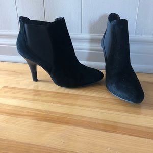 Size 7.5 Le Château Vegan suede ankle boots